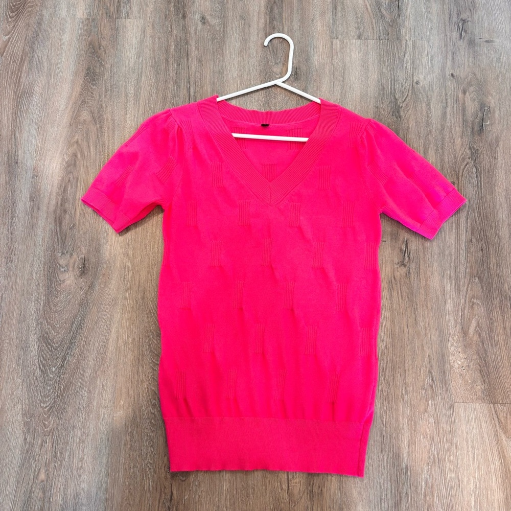 V-Neck Short Sleeve Top • Small
